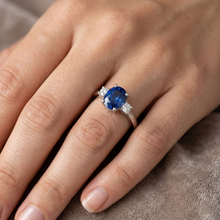 Afbeelding in Gallery-weergave laden, 1.70 karaat Ceylon saffier Natuurlijke echte diamanten ( niet in een laboratorium gekweekt ) ring wit goud 14K