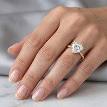 Afbeelding in Gallery-weergave laden, 14K Geelgoud Diamant Enkele Steen Ring – 2,50-karaat Trillion