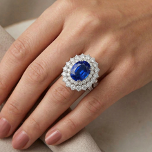 Afbeelding in Gallery-weergave laden, 14K Witgoud 10 Karaat Kussen Saffier En Ronde IGI GECERTIFICEERDE Diamanten Ring