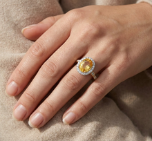 Afbeelding in Gallery-weergave laden, 14,75 karaat ovaal geslepen Citrien en diamanten trouwring geel goud
