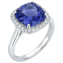 Afbeelding in Gallery-weergave laden, Ring met 15.25 Ct kussen geslepen tanzaniet en natuurlijke uit de aarde gewonnen diamanten, 14K goud