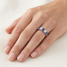 Afbeelding in Gallery-weergave laden, 1,50 ct vijf stenen Ceylon saffier Natuurlijke echte diamanten ( niet in een laboratorium gekweekt ) trouwring witgoud
