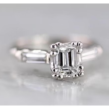 Afbeelding in Gallery-weergave laden, echte baguette diamant 1.60karaat ring close-up detail