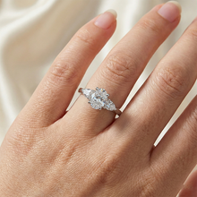 Afbeelding in Gallery-weergave laden, 1,61 Ct. Ovale Midden Echt Diamanten Vrouwen Ring 3 Stenen Sieraden Wit Goud Nieuw