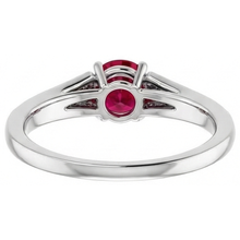 Afbeelding in Gallery-weergave laden, 1,75 karaat gespleten schacht ronde robijn ring wit goud 14K