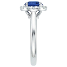 Afbeelding in Gallery-weergave laden, 2.10 Karaat Ronde Ceylon Blauwe Saffier En Diamanten Ring Wit Goud 14K