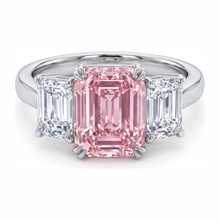 Afbeelding in Gallery-weergave laden, Labgekweekte roze diamant 2,75 karaat smaragdgeslepen ring met drie stenen 14K witgoud