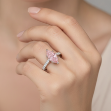 Afbeelding in Gallery-weergave laden, Roze diamanten ring 2 karaat labgekweekt marquise pavé 14k witgoud