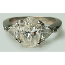 Afbeelding in Gallery-weergave laden, 2.60 Karaat Ovale Centrum Echt Diamant Drie Stenen Verlovingsring