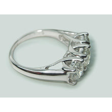 Afbeelding in Gallery-weergave laden, 2,25 Ct. Ronde Echt Diamant Three Stone Lucida Style Ring Witgoud Nieuw