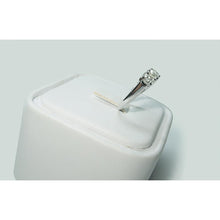 Afbeelding in Gallery-weergave laden, 2,25 Ct. Ronde Echt Diamant Three Stone Lucida Style Ring Witgoud Nieuw