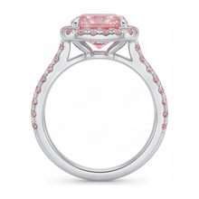 Afbeelding in Gallery-weergave laden, Roze verlovingsring 3,25 karaat labgekweekte kussengeslepen diamant halo pavé 14k witgoud