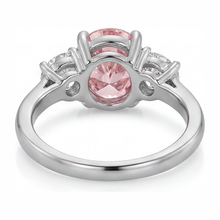 Afbeelding in Gallery-weergave laden, Labgekweekte roze diamant 3,5 karaat ovale driesteensring 14K witgoud
