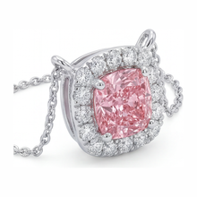 Afbeelding in Gallery-weergave laden, Roze diamanten collier met 3,75 karaat labgekweekte kussengeslepen halo-hanger in 14k witgoud
