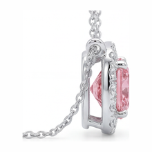 Afbeelding in Gallery-weergave laden, Roze diamanten collier met 3,75 karaat labgekweekte kussengeslepen halo-hanger in 14k witgoud