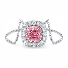 Afbeelding in Gallery-weergave laden, Roze diamanten collier met 3,75 karaat labgekweekte kussengeslepen halo-hanger in 14k witgoud