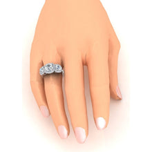 Afbeelding in Gallery-weergave laden, 3 Stenen Halo Kussen Echt Diamanten Verlovingsring Met Accenten 6 Karaat