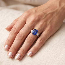 Afbeelding in Gallery-weergave laden, 3 Stenen Verlovingsring Smaragd Blauwe Saffier & Diamant 3,50 Karaat