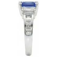 Afbeelding in Gallery-weergave laden, 3 Stone Emerald Diamond Blue Sapphire Ring Channel Set accenten 3 karaat