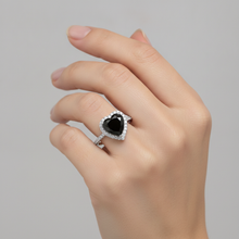 Afbeelding in Gallery-weergave laden, Aanzoeksring met 4 karaat natuurlijke zwarte diamant, hartvormige halo, pavé, 14k witgoud