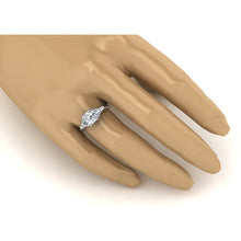 Afbeelding in Gallery-weergave laden, 3 ct kussen geslepen halve manen stokbrood diamanten ring uitstekend geslepen 18K - harrychadent.nl