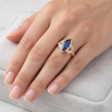 Afbeelding in Gallery-weergave laden, 3 karaat Korenbloem Saffier Gekleurde Steen Ring in 14K Geelgoud