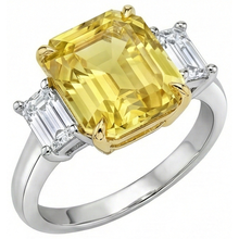 Afbeelding in Gallery-weergave laden, Trouwring met 3 stenen, 4.50 karaat gele saffier & natuurlijke uit de aarde gewonnen diamanten, 14K goud
