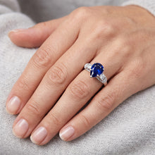 Afbeelding in Gallery-weergave laden, 3 stenen ring antieke stijl peer Ceylon saffier & Natuurlijke echte diamant ( niet in het laboratorium gekweekt )en 2 karaat
