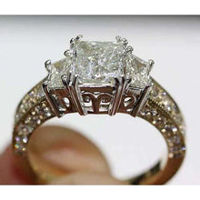 Afbeelding in Gallery-weergave laden, 3.66 Karaat Vintage Stijl Drie Stenen Echt Diamanten Ring Tweekleurig 14K