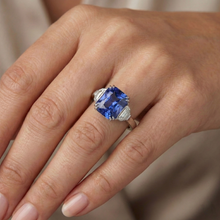 Afbeelding in Gallery-weergave laden, 3 Stenen Ring Dubbele Prong Stralende Saffier 4 Karaat Halve Maan Diamanten
