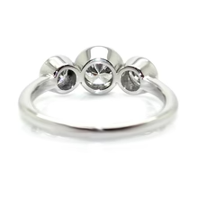 Afbeelding in Gallery-weergave laden, 3 Stenen Ring Ronde Oude Mijn Geslepen Echt Diamanten Witgouden Sieraden 4 Karaat