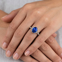 Afbeelding in Gallery-weergave laden, echte round saffier 3karaat ring met diamantaccenten