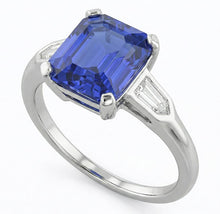 Afbeelding in Gallery-weergave laden, 3 stenen saffier ring Emerald Cut taps toelopende stokbrood diamanten 3 karaat