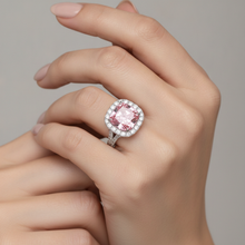 Afbeelding in Gallery-weergave laden, Labgekweekte roze diamanten ring 4,5 karaat kussenvormige halo 14k witgoud
