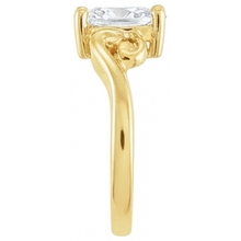 Afbeelding in Gallery-weergave laden, Solitaire Ring 14K Geelgoud met Fijne Diamant – hoekaanzicht