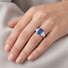 Afbeelding in Gallery-weergave laden, 4 ct Emerald Cut Ceylon blauwe saffier en ronde Natuurlijke echte diamanten ( niet in een laboratorium gekweekt ) trouwring