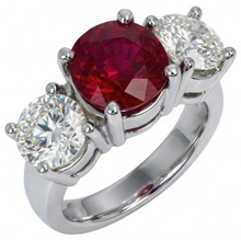 Afbeelding in Gallery-weergave laden, 4 ct Robijn en Ronde Diamanten 3 Stenen Ring Wit Goud Dames Sieraden