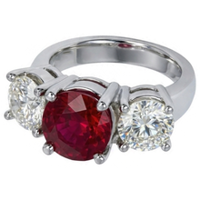 Afbeelding in Gallery-weergave laden, 4 ct Robijn en Ronde Diamanten 3 Stenen Ring Wit Goud Dames Sieraden