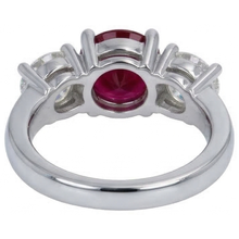 Afbeelding in Gallery-weergave laden, 4 ct Robijn en Ronde Diamanten 3 Stenen Ring Wit Goud Dames Sieraden