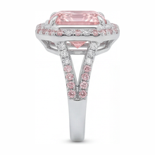 Afbeelding in Gallery-weergave laden, Roze verlovingsring met 5,5 karaat labgekweekte radiant diamant, halo en gespleten scheen in 14k witgoud