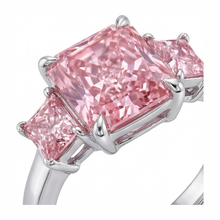 Afbeelding in Gallery-weergave laden, Roze Diamant Verlovingsring 5,5 Karaat Labgekweekt Radiant Drie Stenen Glad 14K Witgoud