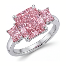 Afbeelding in Gallery-weergave laden, Roze Diamant Verlovingsring 5,5 Karaat Labgekweekt Radiant Drie Stenen Glad 14K Witgoud