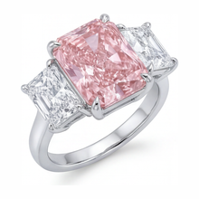 Afbeelding in Gallery-weergave laden, Verlovingsring met roze steen 5,5 karaat labgekweekt radiant diamant drie stenen kathedraal 14k Witgoud