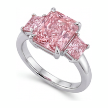 Afbeelding in Gallery-weergave laden, Roze Diamant Verlovingsring 5,5 Karaat Labgekweekt Radiant Drie Stenen Glad 14K Witgoud