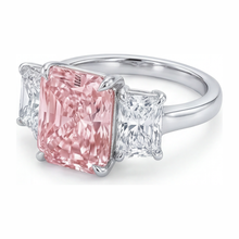 Afbeelding in Gallery-weergave laden, Verlovingsring met roze steen 5,5 karaat labgekweekt radiant diamant drie stenen kathedraal 14k Witgoud