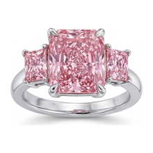 Afbeelding in Gallery-weergave laden, Roze Diamant Verlovingsring 5,5 Karaat Labgekweekt Radiant Drie Stenen Glad 14K Witgoud