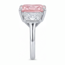 Afbeelding in Gallery-weergave laden, Verlovingsring met roze steen 5,5 karaat labgekweekt radiant diamant drie stenen kathedraal 14k Witgoud