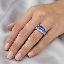 Afbeelding in Gallery-weergave laden, Ring met 5.51 Karaat Sri Lankaanse Saffier, Natuurlijke uit de aarde gewonnen Diamanten, Prachtig, Witgoud 14K