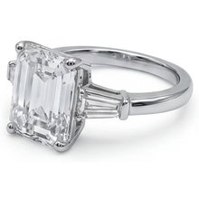 Afbeelding in Gallery-weergave laden, 5.80 Karaat Smaragd & Baguettes Natuurlijke Echte Diamant (Niet labgekweekt) Drie Steen Ring Witgoud Nieuw