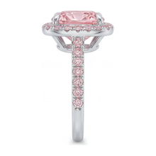 Afbeelding in Gallery-weergave laden, Labgekweekte roze diamant verlovingsring 6 karaat kussengeslepen halo pavé 14k witgoud